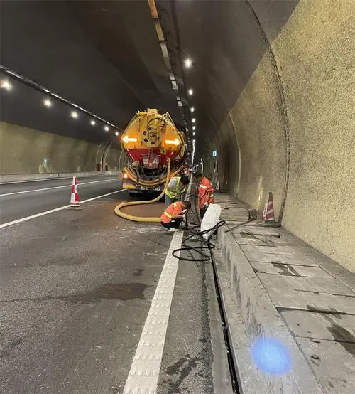 内蒙古隧道排水渠清淤